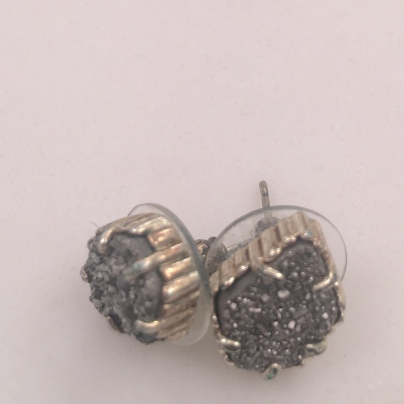 Kendra Scott earrings ✨ - Picture 2 of 4